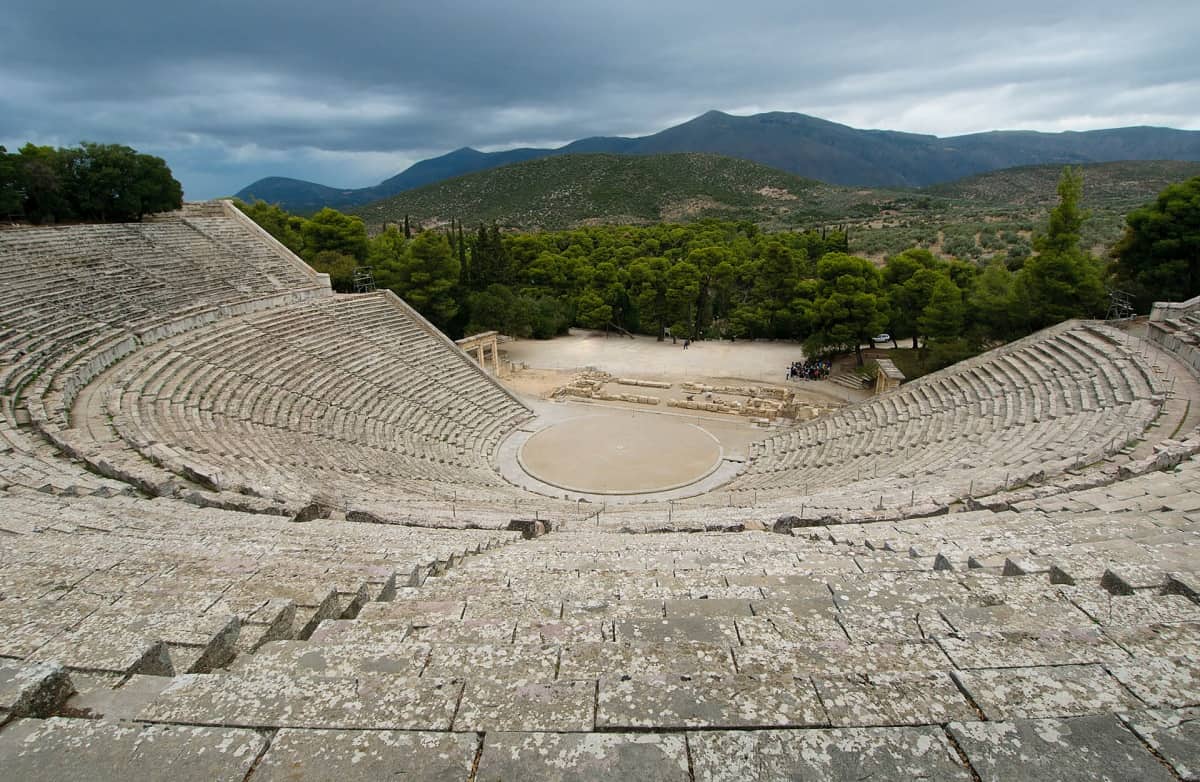 مسرح إبيداوروس اليوناني
