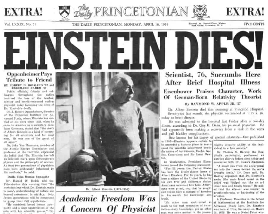 هرع الناس إلى مقر معهد الدراسات المتقدمة في جامعة برينستون في نيوجيرسي بعد انتشار خبر وفاة ألبيرت آينشتاين.