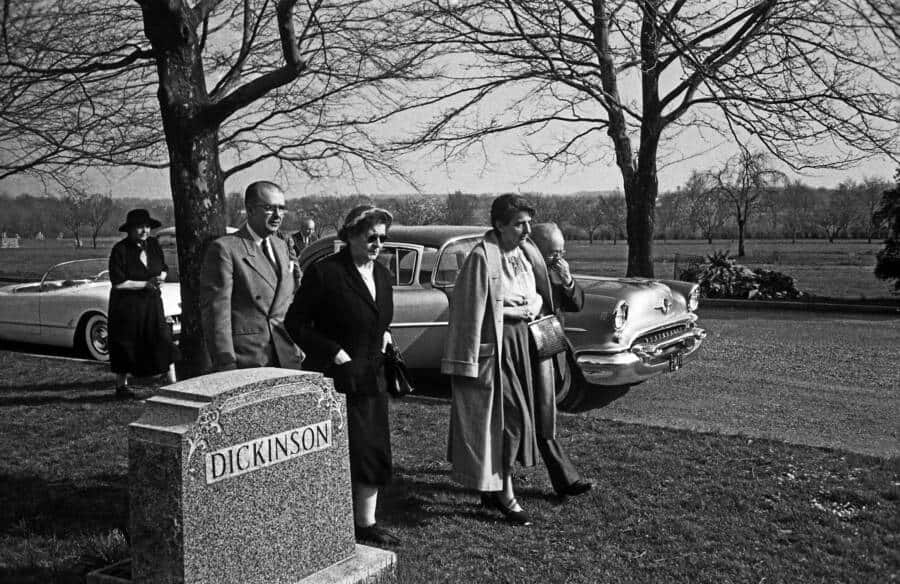 عائلة آينشتاين في مراسيم دفنه.