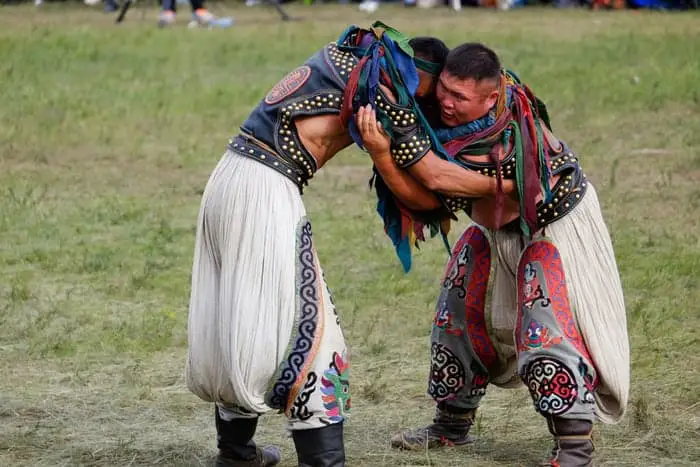 مازال الشعب المغولي اليوم يمارس المصارعة التقليدية في المنطقة.